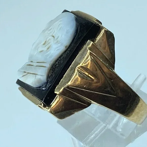 Vintage Black Black & White Cameo Old gentleman 10 Karat Ring 6.6g s11.25 JR8641